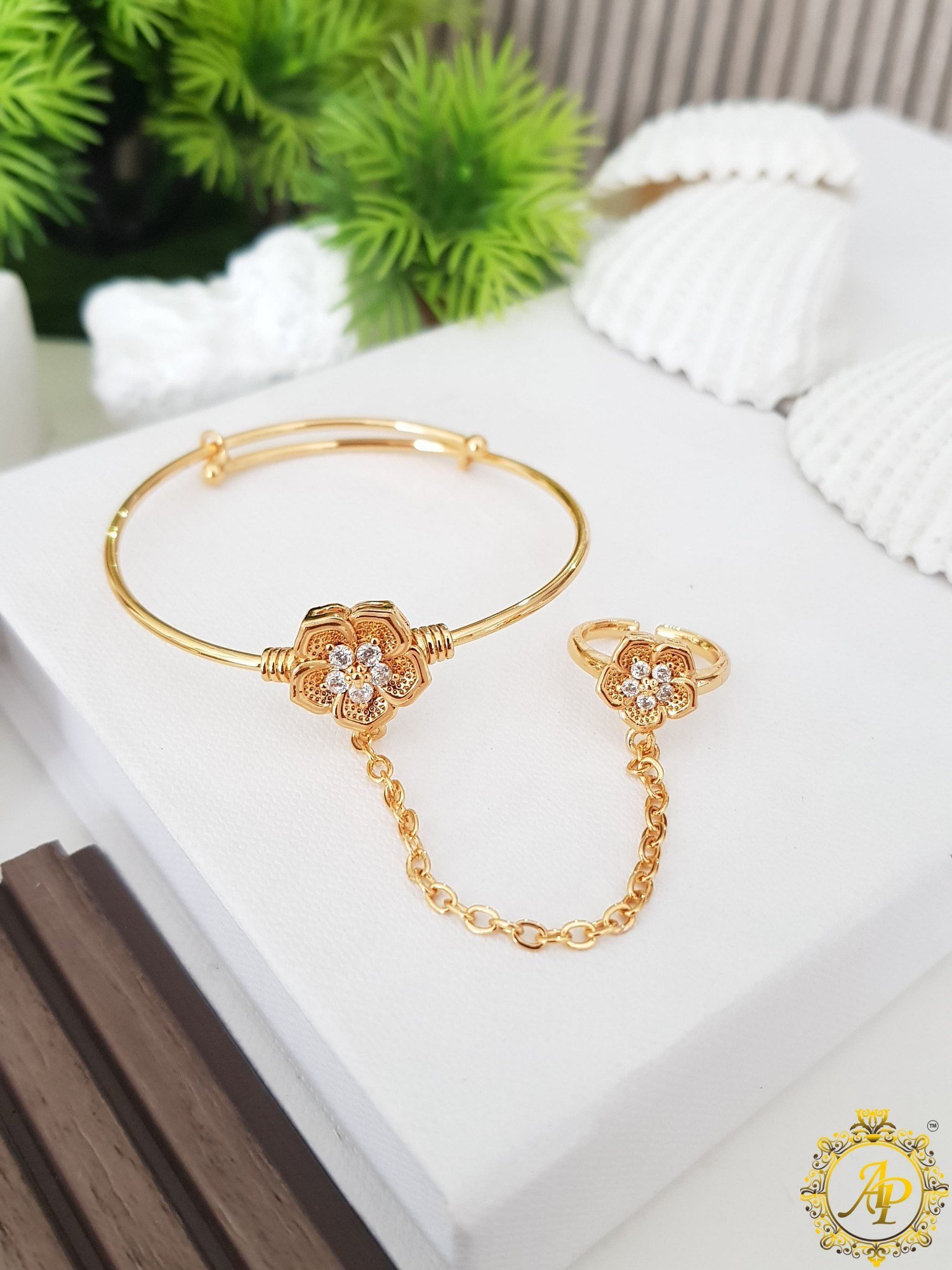 Interlocking Circle Chain Bracelet